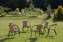 Sesselkreis im Garten
