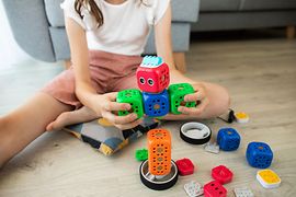 Kreativität, Problemlösung und Kollaboration fördern: Die programmierbaren Roboter von Robo Wunderkind sind ein Spielzeug mit viel Mehrwert. 